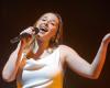 Héléna Bailly: clothing accident in full concert, the singer saved by her fans