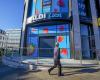 In London, an automated supermarket takes 10 pounds at its entrance