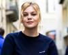 On Instagram, Louane pose in swimsuit