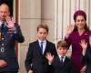 George, Charlotte and Louis de Wales at the Buckingham balcony for the 80th anniversary of the Liberation