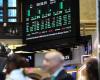 Wall Street starts the week in the red