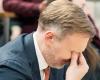 Christian Lindner: Ex-Finanzminminet leans over the dog in the parking lot