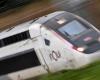 A Pole travels 500 km outside a TGV between Paris and Valence