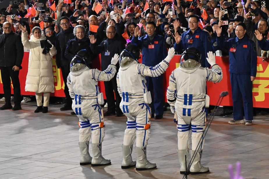 China Astronauts from the Tiangong space station return to earth