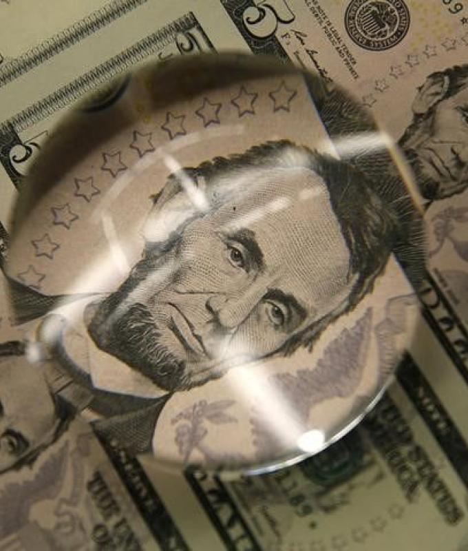 Dollar pushes higher; Fed speakers in focus By Investing.com