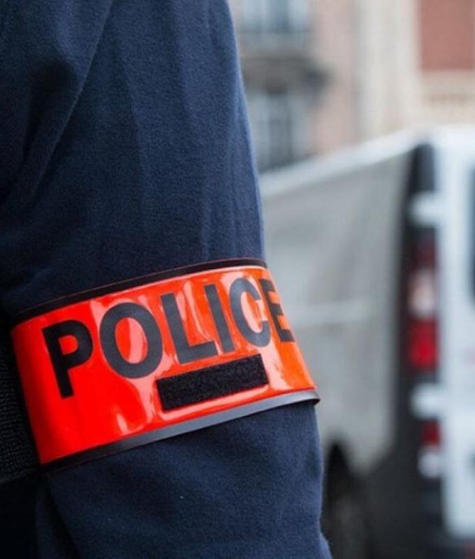 Investigation into attempted murder in Paris: a man stabbed in the street, his life threatening