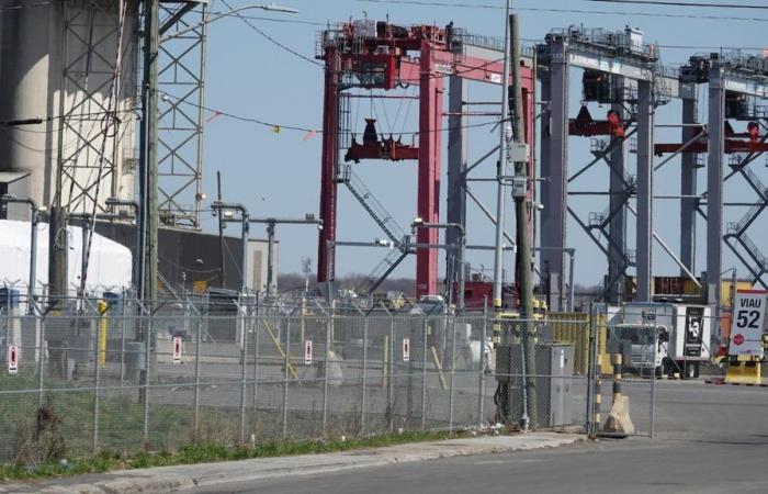 A man dies in an accident at the port of Montreal