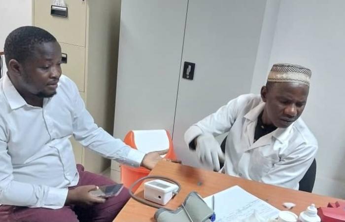 Orange Guinea employees donate blood