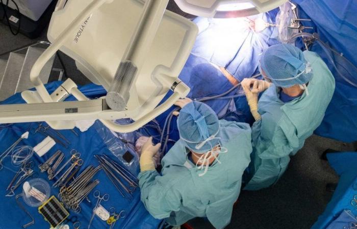 Austria: surgeon takes her 13-year-old daughter to the operating room and lets her participate in the operation