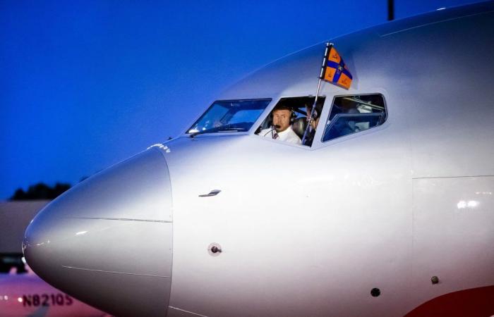 But what was King Willem-Alexander doing in the cockpit of the government plane?