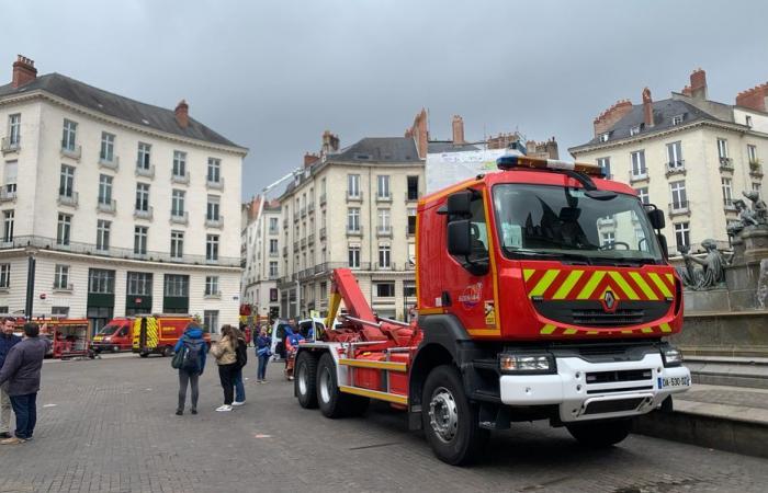 A fire in the city center of Nantes mobilizes around a hundred firefighters
