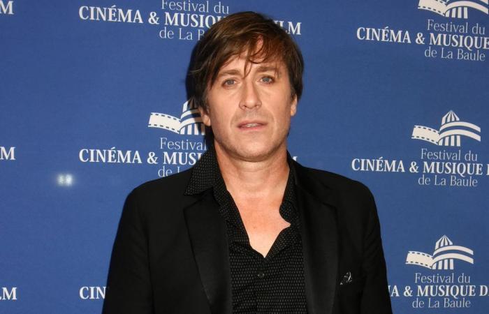 Thomas Dutronc evokes the death of his mother Françoise Hardy on stage: “My throat is closing”