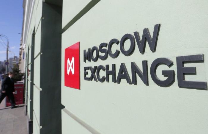 Suspension of stock exchanges in dollars and euros in Russia