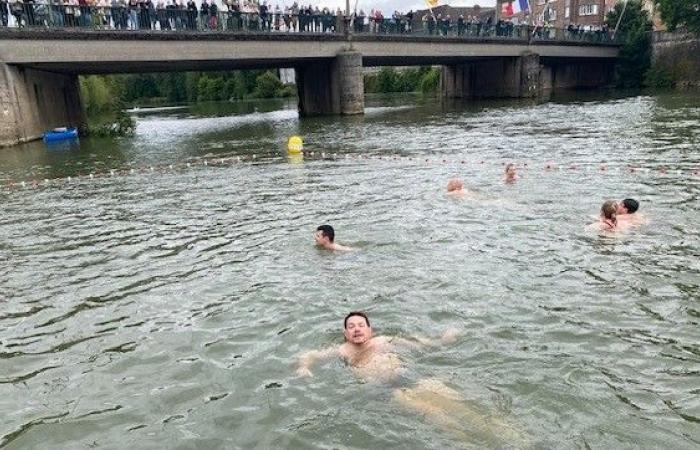 Charleville-Mézières: the mayor, Boris Ravignon, swims in the Meuse to reassure people about the quality of the water