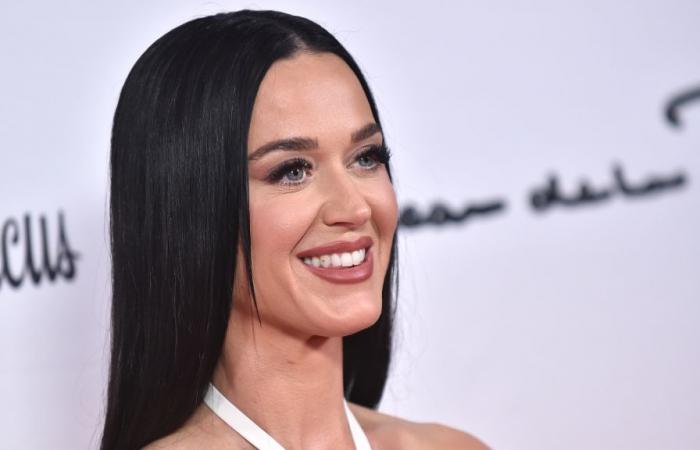 Katy Perry reveals her new emaciated figure in shorts