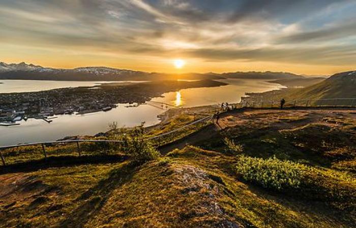 Where and when to see the midnight sun?