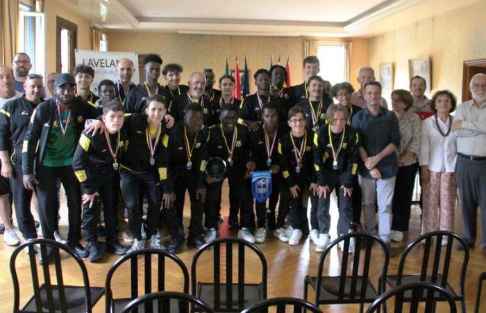 Crowned champions Occitanie Ariège-Haute-Garonne, medals for U17 footballers