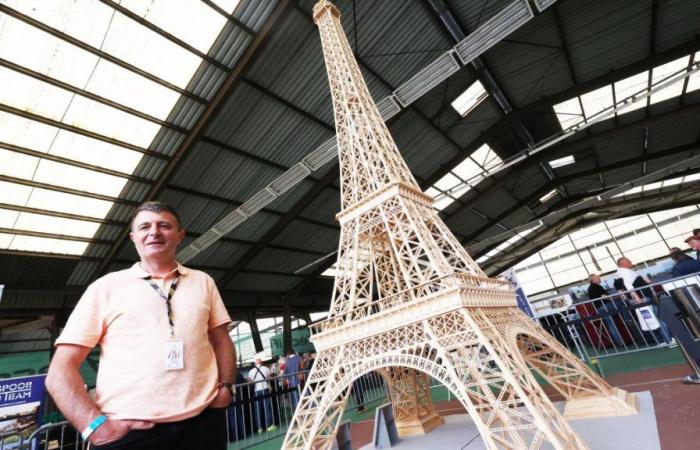 A 7-meter Eiffel Tower star of the European model show in Sedan