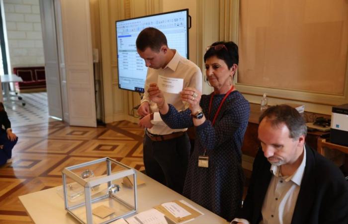 Who are the twenty candidates for the legislative elections in Charente?