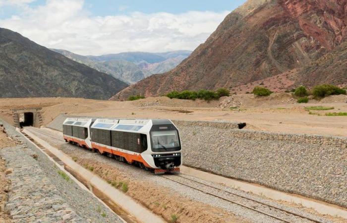 in Argentina, a lithium solar train crosses the Andes mountain range