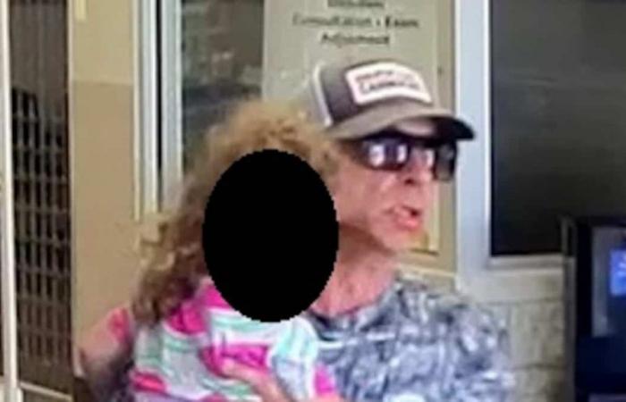 Wanted by the FBI: accompanied by a child, he robs a bank