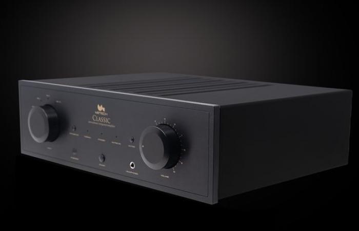 a vintage-looking stereo amp that offers modern convenience