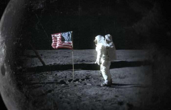 from the Earth to the Moon, an exploration of conspiratorial spheres