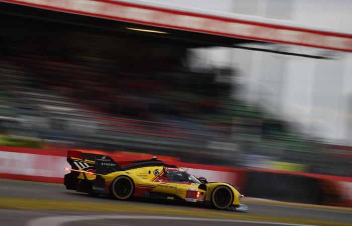 Straf voor leidende Ferrari, crash voor BMW van Rossi
