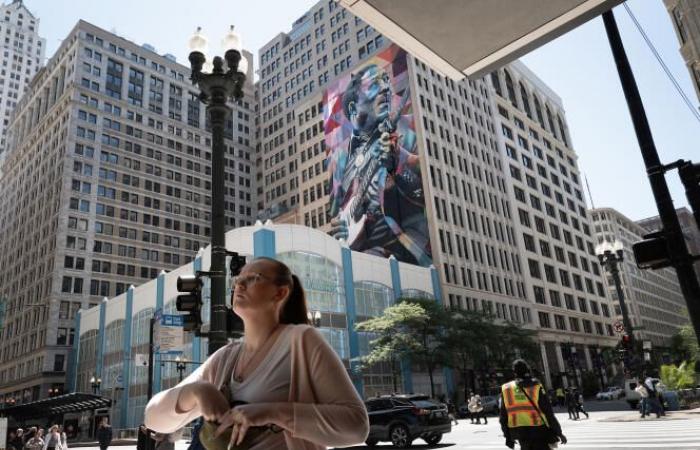 In the United States, downtown Chicago threatened by the real estate crisis