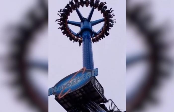 Screams of joy turn into screams of terror: passengers on a ride remain stuck upside down 30 m from the ground