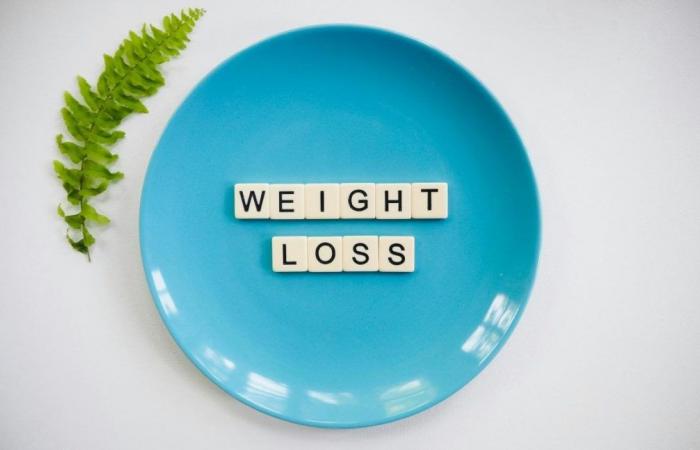 What calorie deficit to lose 1kg per week?