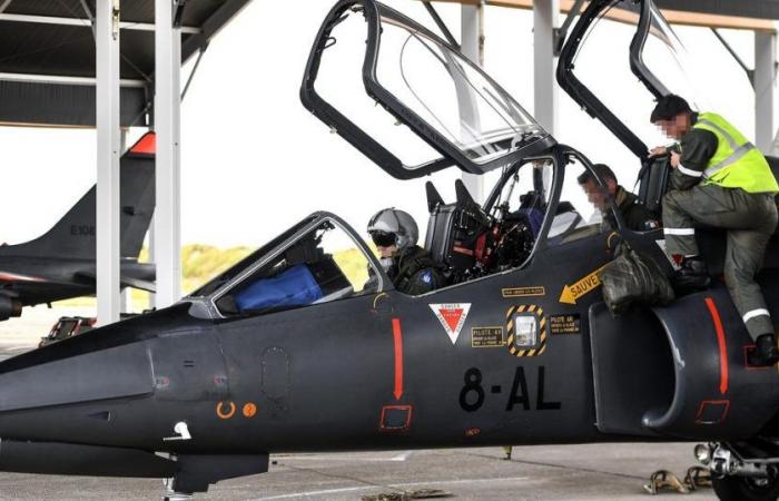 How French instructors train future Ukrainian F-16 pilots on Alpha Jet