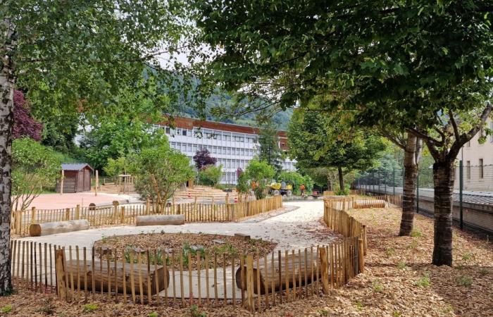 a “vegetated and educational” playground inaugurated in Savoie