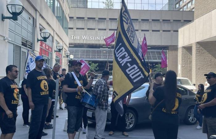 Pierre-Karl Péladeau arrested in Toronto by locked-out employees