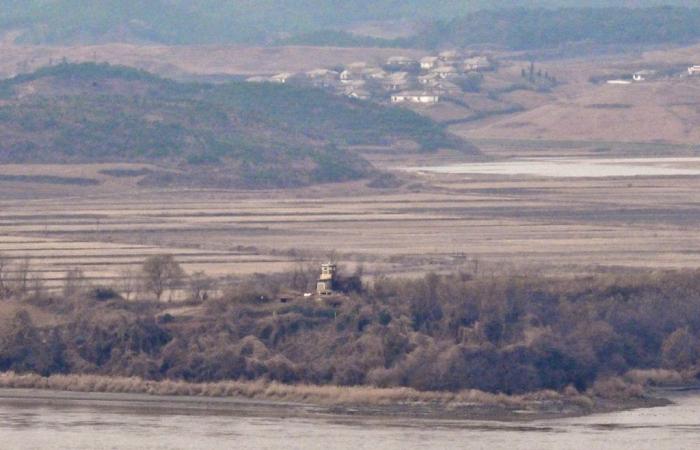 Dozens of North Korean soldiers cross the border with the South
