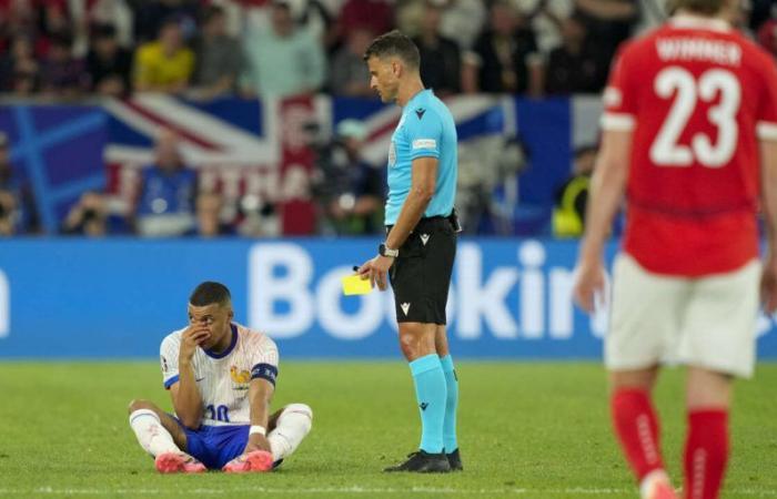 the Blues make their debut, but worry about Mbappé’s nose