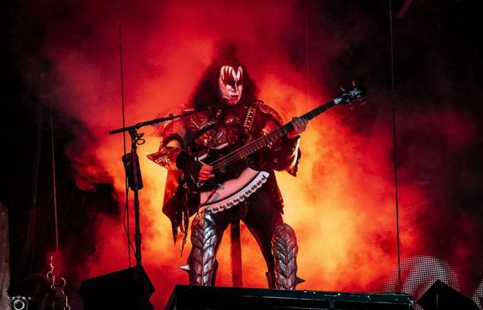 “I have never seen a drunk person display wit or intelligence”; Kiss’ Gene Simmons Regrets Not Being “Stricter” With Ace Frehley and Peter Criss