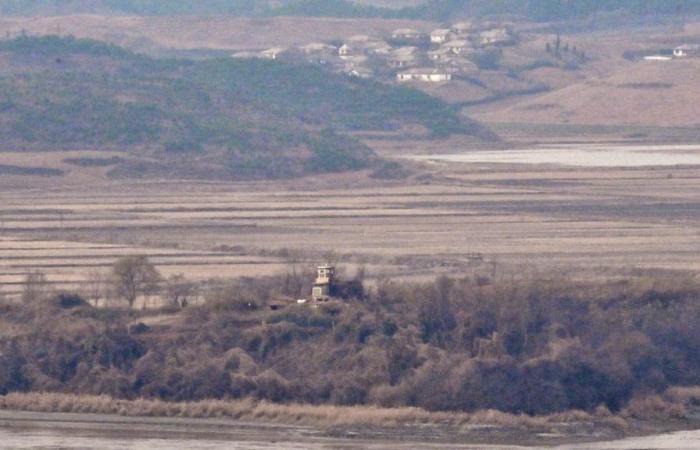 Korean Peninsula: Dozens of North Korean soldiers cross the South border