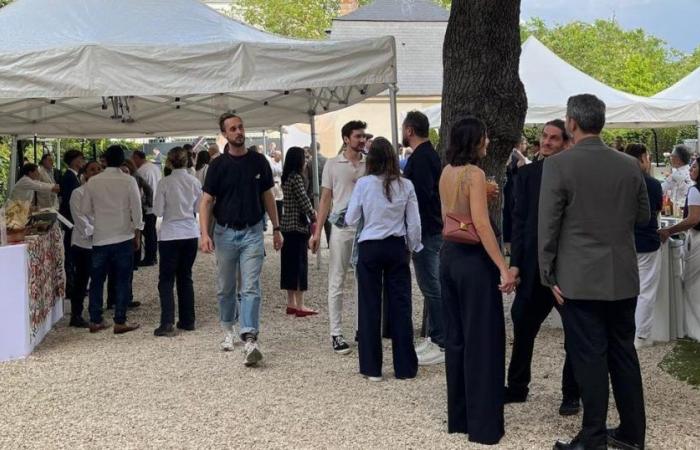 Pastry garden party in the gardens of the governor of Les Invalides