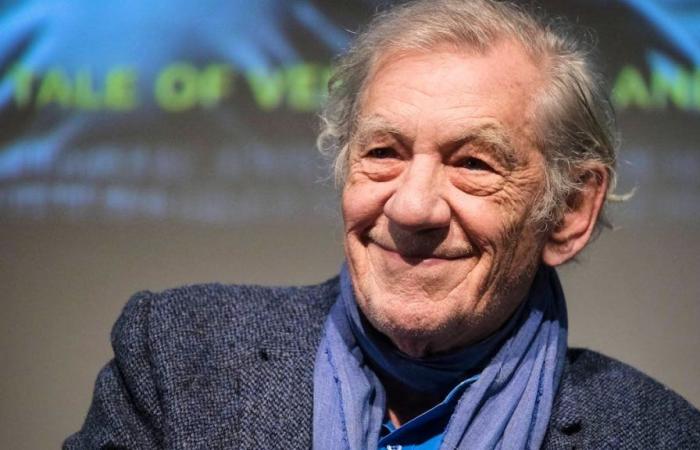 Ian McKellen falls off the stage in the middle of a play