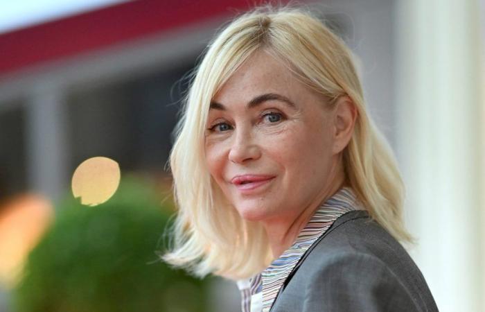 Emmanuelle Béart tries a new way to style her bob cut