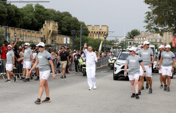 Thousands of people accompanied the flame through Avignon