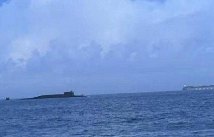 Chinese nuclear ballistic missile submarine surfaced near Taiwan