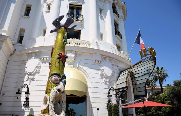 We explain to you why the statue of Niki de Saint Phalle has changed in front of Le Negresco in Nice