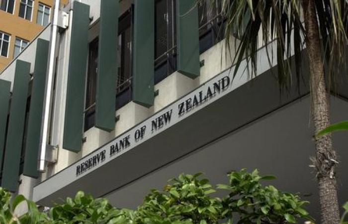 New Zealand economy grows in first quarter but remains weak