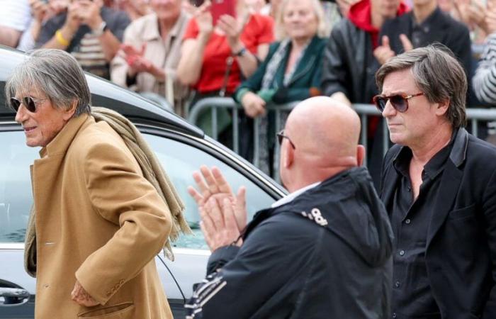 His son Thomas Dutronc, Jacques Dutronc and many relatives present to pay him a last tribute (PHOTOS)