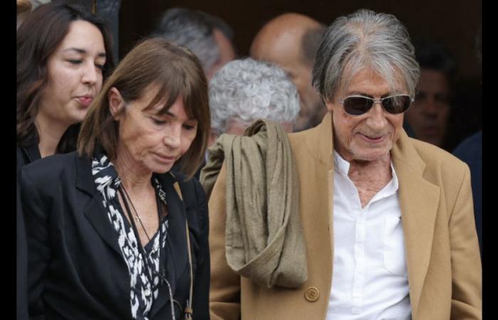 Jacques Dutronc: His companion Sylvie Duval hugged by fans during the tribute to Françoise Hardy, this key role that she played in spite of herself
