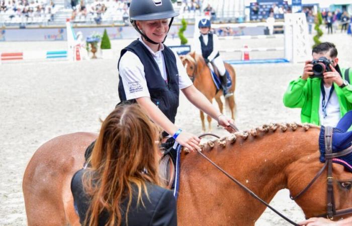 Giulia Sarkozy: Impressive young rider competing in Paris, her parents Carla Bruni and Nicolas Sarkozy so proud!