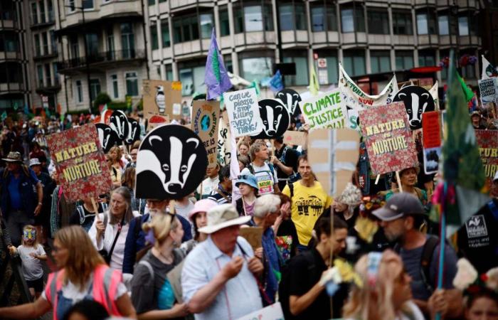 In London, thousands of people demonstrated for the protection of nature and the climate