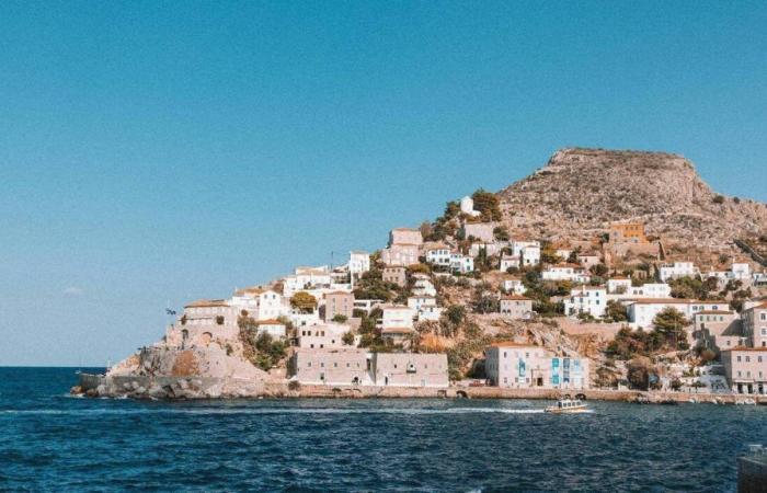 In Greece, thirteen people arrested after a fire broke out on the island of Hydra